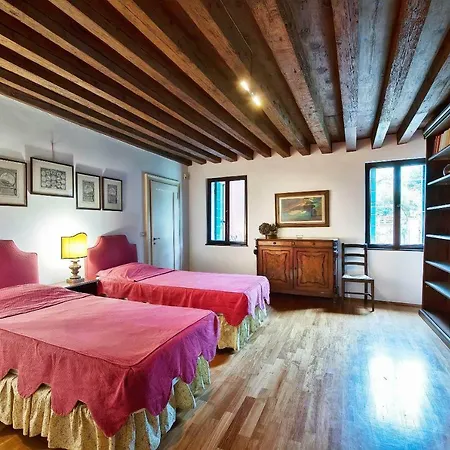 Accademia Appartement *